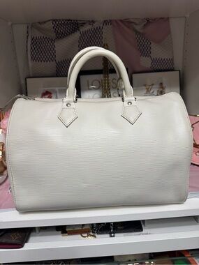 Louis Vuitton Epi Leather Speedy 35 in excellent condition